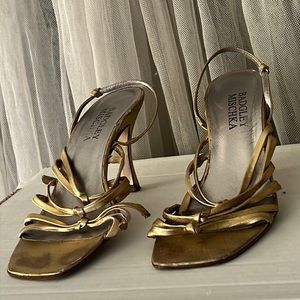 ⭐️ Badgley Mischka gold strappy open toed heels women size 37.5” Made in Italy